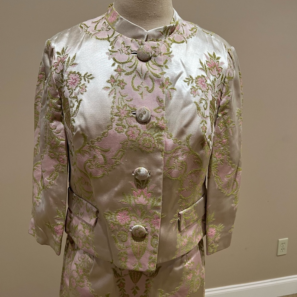 Elegant Floral Sleeveless Dress with cropped suit jacket
